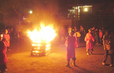 キャンプファイヤー